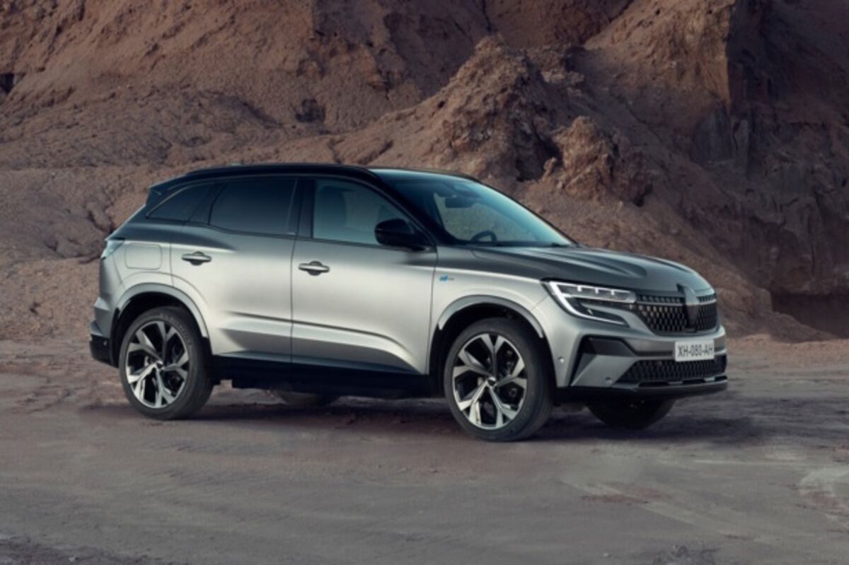 Renault Mégane E-Tech Compact Crossover Is France's Newest EV
