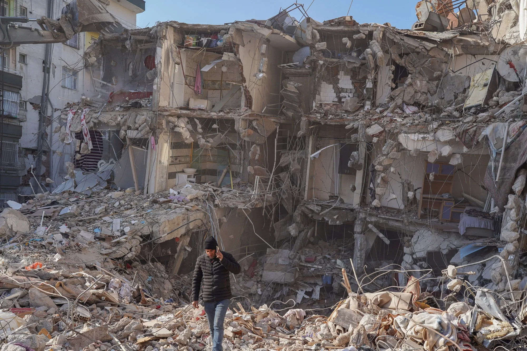 Turkish Earthquake Aftermath as Rescue Efforts Build