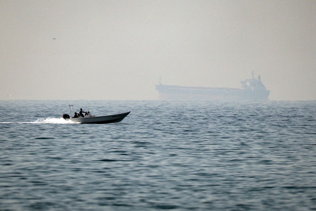 Oil Tanker That Exited Hormuz Comes to a Halt in Gulf of Oman