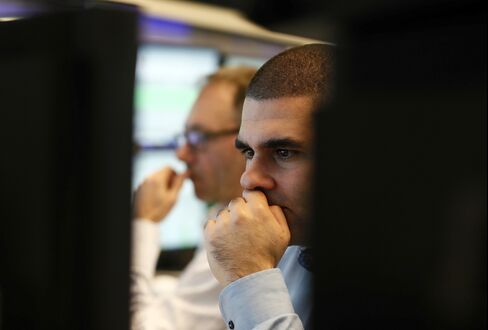European Stocks Fall From 4 1/2-Year High After Italy Downgrade