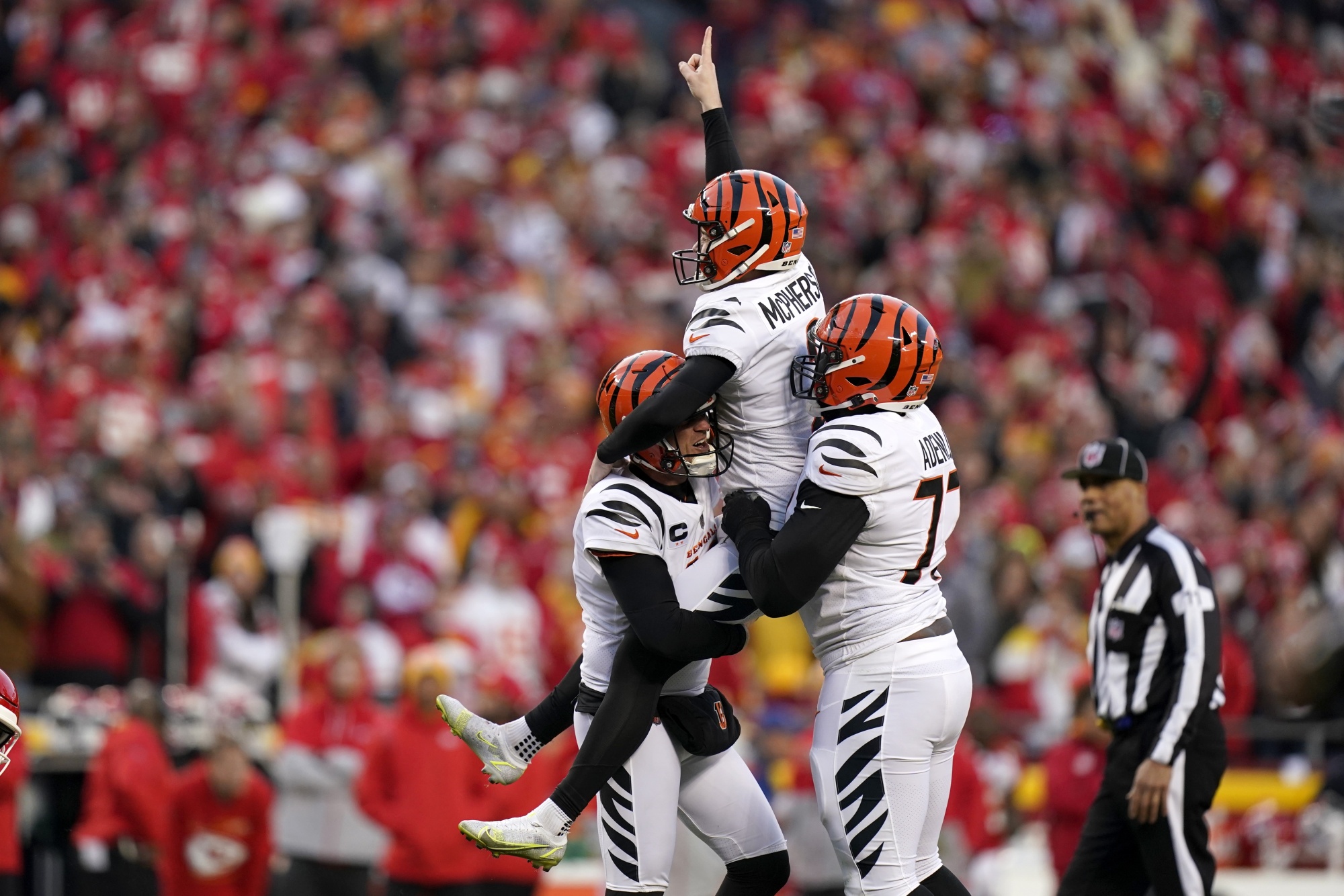 Bengals Top Chiefs 27-24 in OT to Clinch Super Bowl Trip - Bloomberg