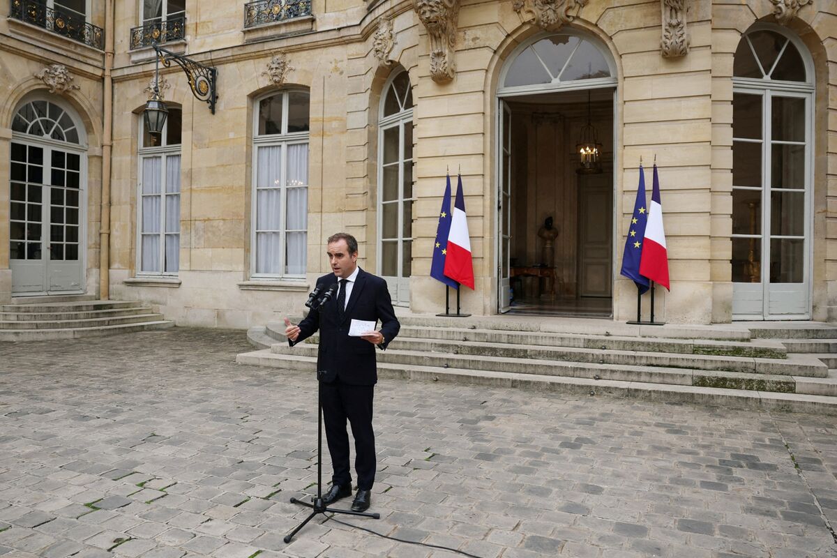 French Premier Resigns After Macron’s Cabinet Gamble Backfires