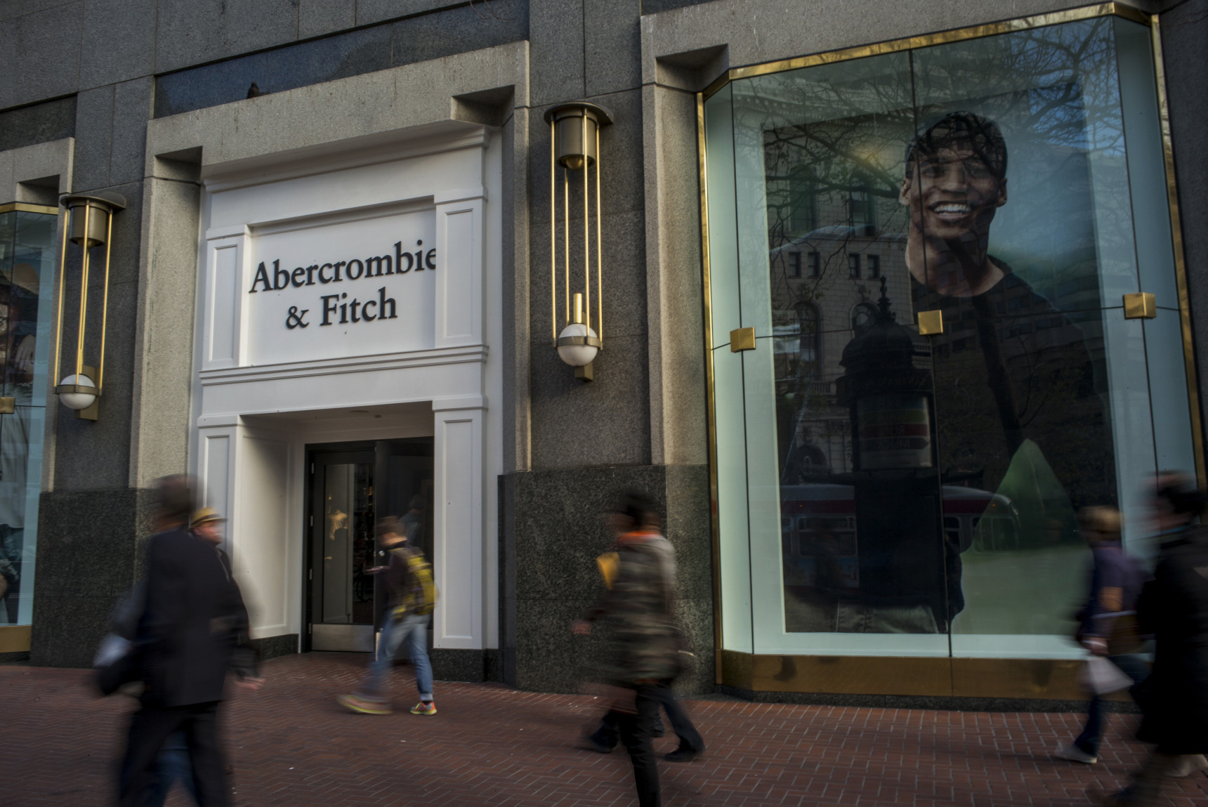 Abercrombie Plunges as Tariffs Weigh on Profit Outlook Bloomberg