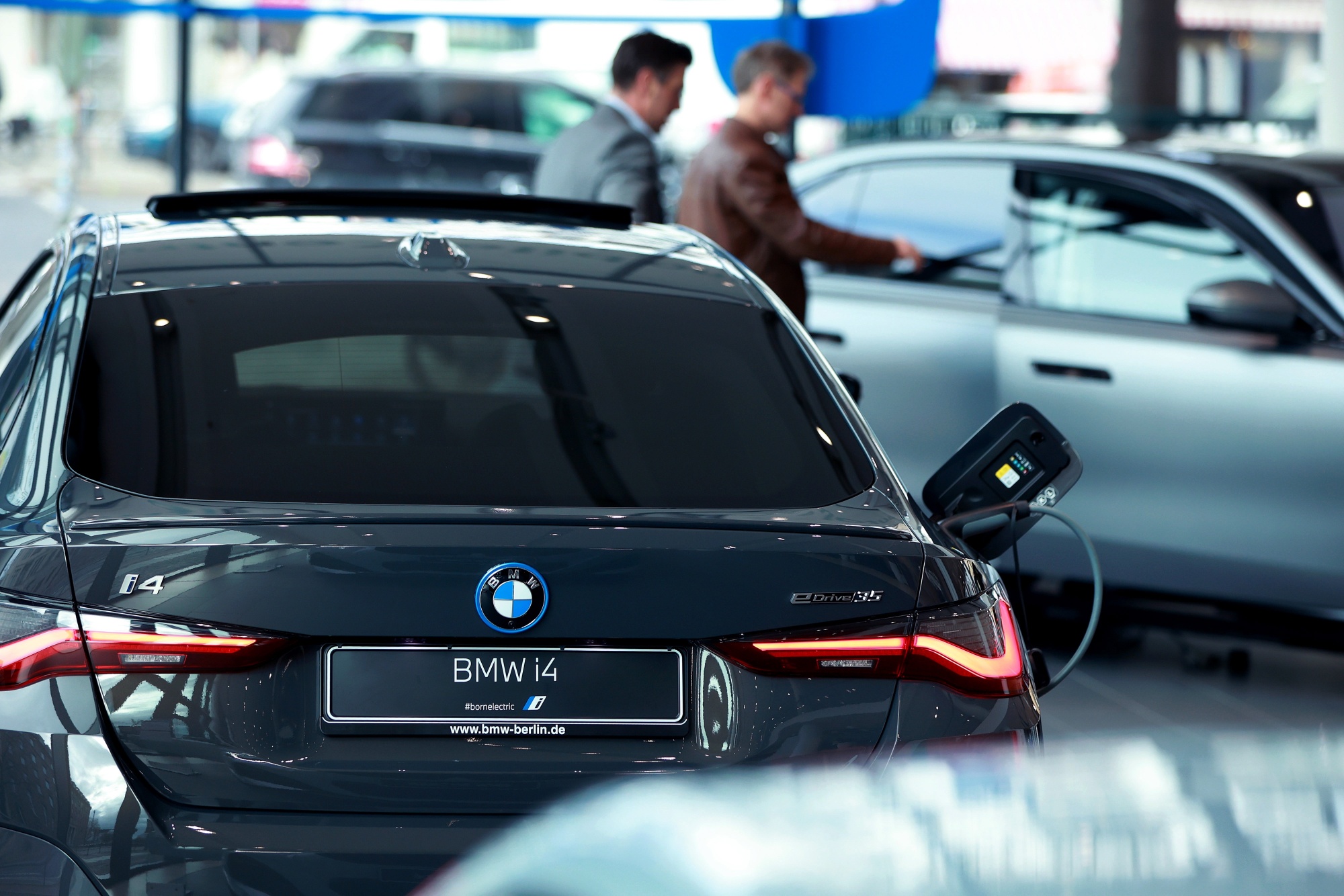 BMW ships cars without Apple, Google tech