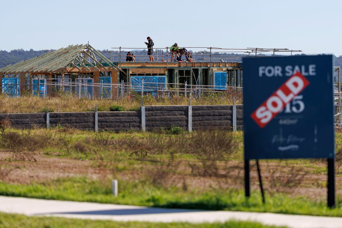 bloomberg.com - Paul-Alain Hunt - Bank chiefs tip housing downturn, SpaceX IPO podcast