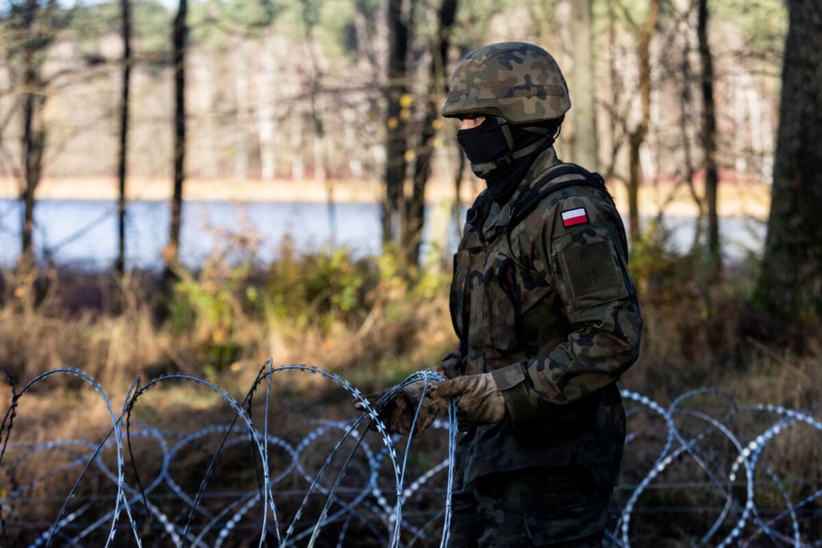 Poland to Bolster Borders Amid Threats From Russia, Belarus - Bloomberg