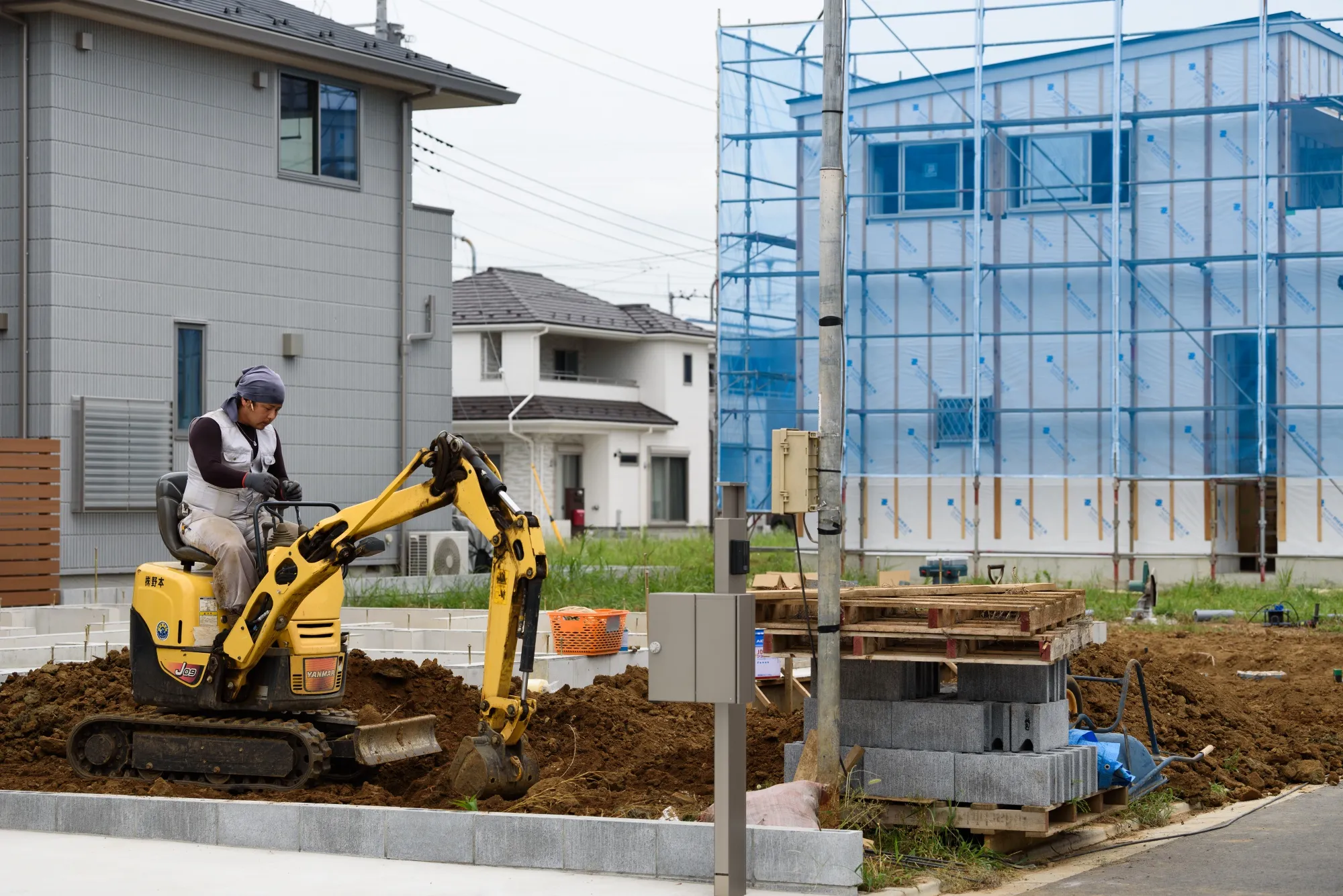 A&nbsp;new house under construction in Inzai City, Chiba Prefecture, Japan.