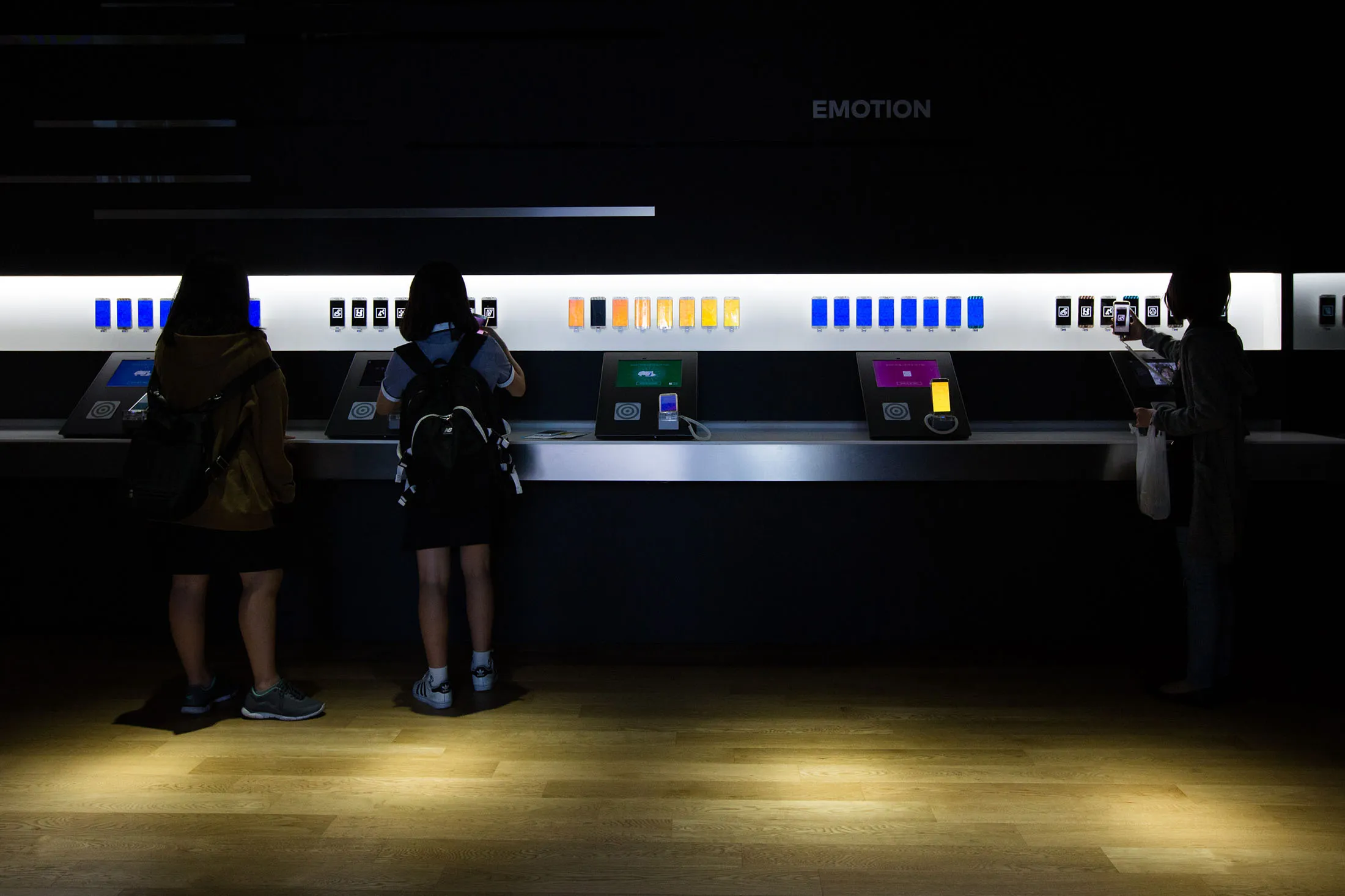Visitors look at Samsung Electronics Co. Galaxy S6 and S6 Edge smartphones on display inside the company's D'light showroom in Seoul, South Korea, on Wednesday, Oct. 5, 2016. Samsung is scheduled to report third-quarter results on October 7.
