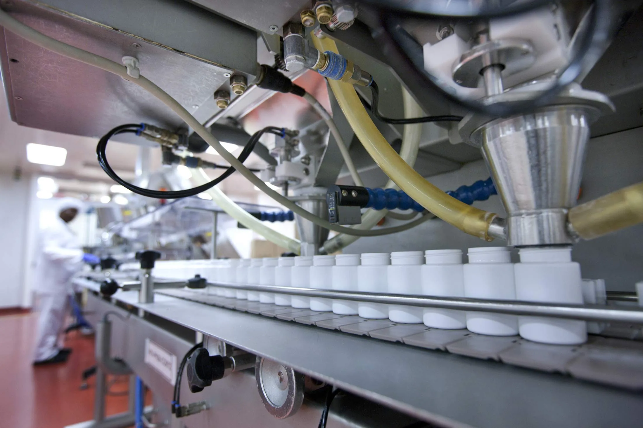 1498850033_drug-manufacturing
