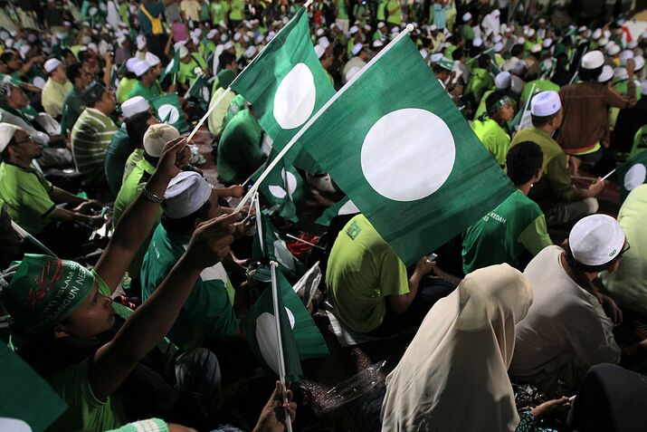 Supporters of the Pan-Malaysian Islamic 
