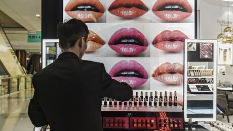 Estee Lauder (EL) Is Falling Behind L'Oreal and Others in Beauty, Even in  the US - Bloomberg