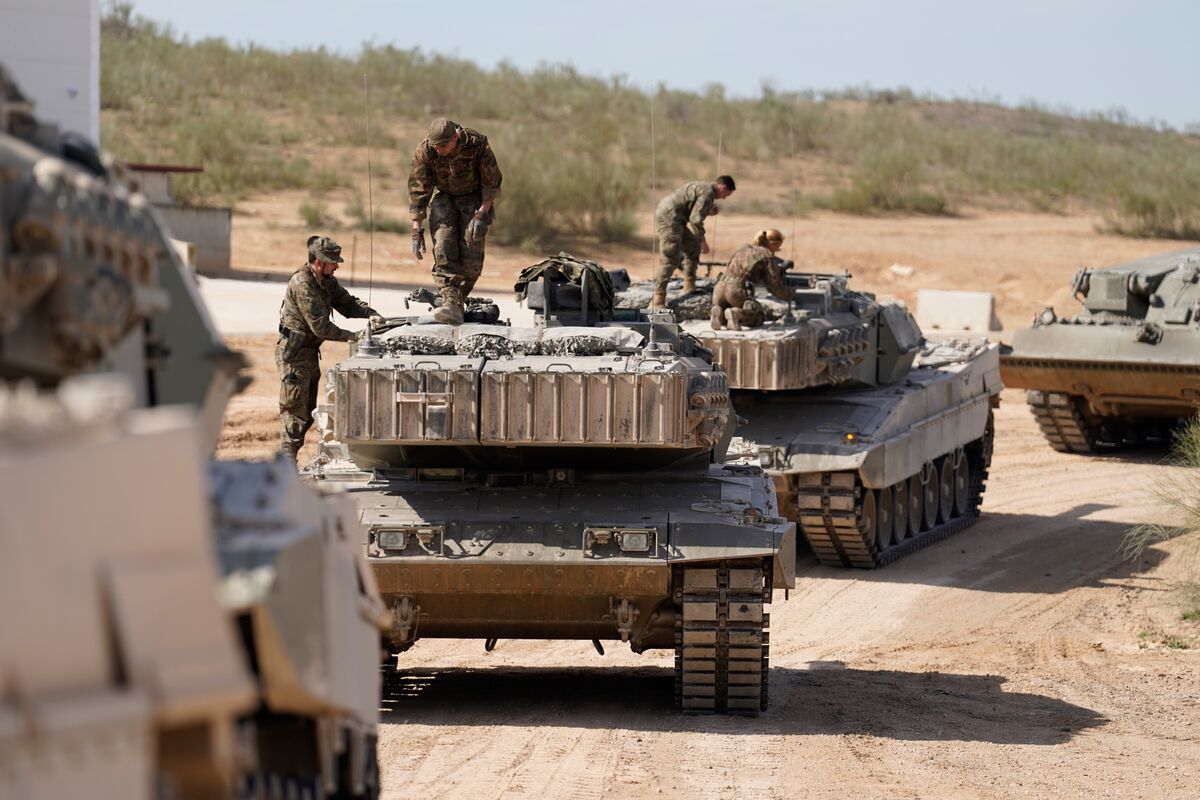 🟪"NATO: Gli Alleati Chiedono alla Spagna di Aumentare la Spesa per la Difesa in Vista del Vertice"