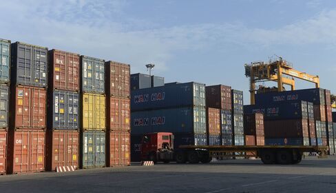 1466040392_vietnam port