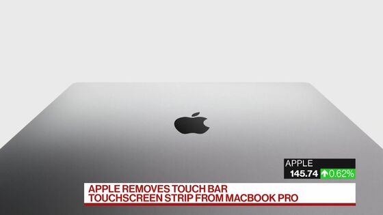 Apple’s $19 Screen-Cleaning Cloth Sets High Bar for Brand Extras