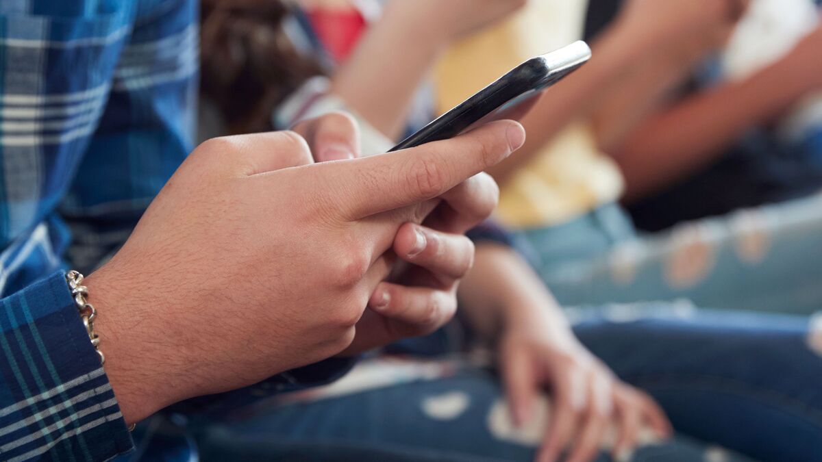 UK’s Starmer to Announce Under-16s Social Media Ban Within Days
