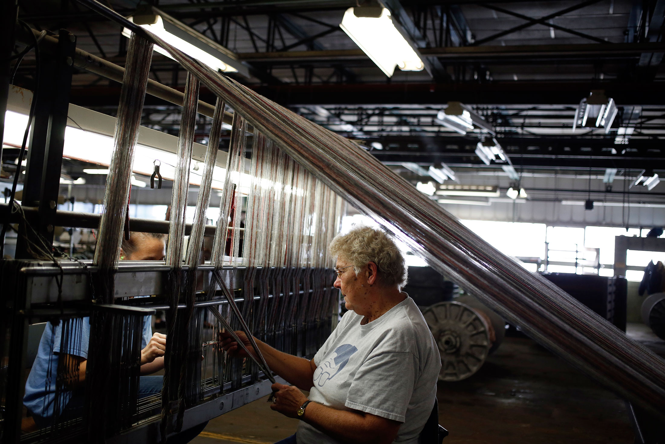 Inside Woolrich Woolen Mill How Blankets Are Made Bloomberg