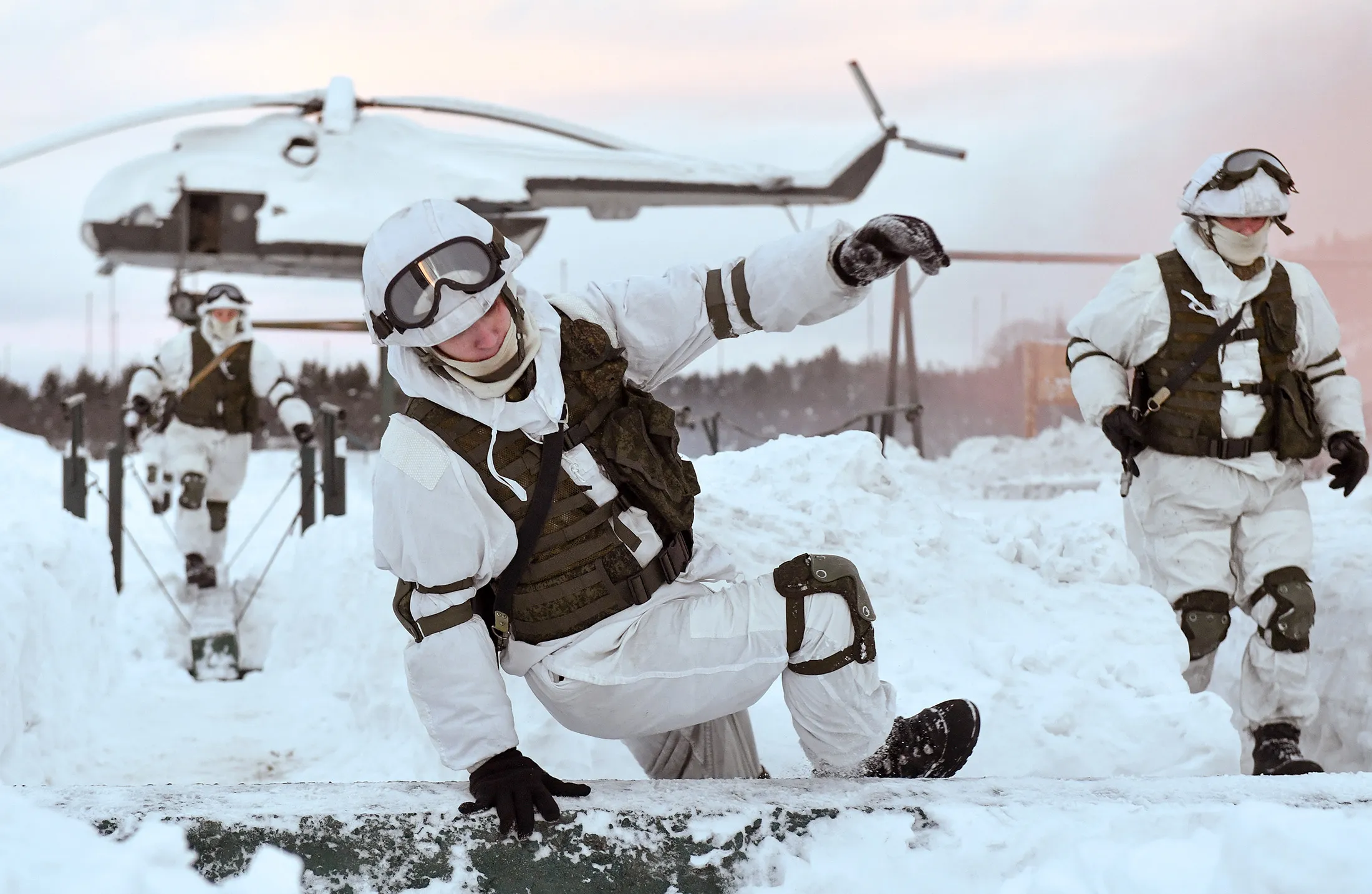 Russian Navy Independent Marine Engineering Regiment holds drill in Murmansk Region