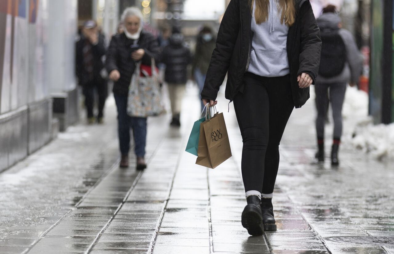 US Consumer Sentiment Declines for First Time in Three Months - Bloomberg