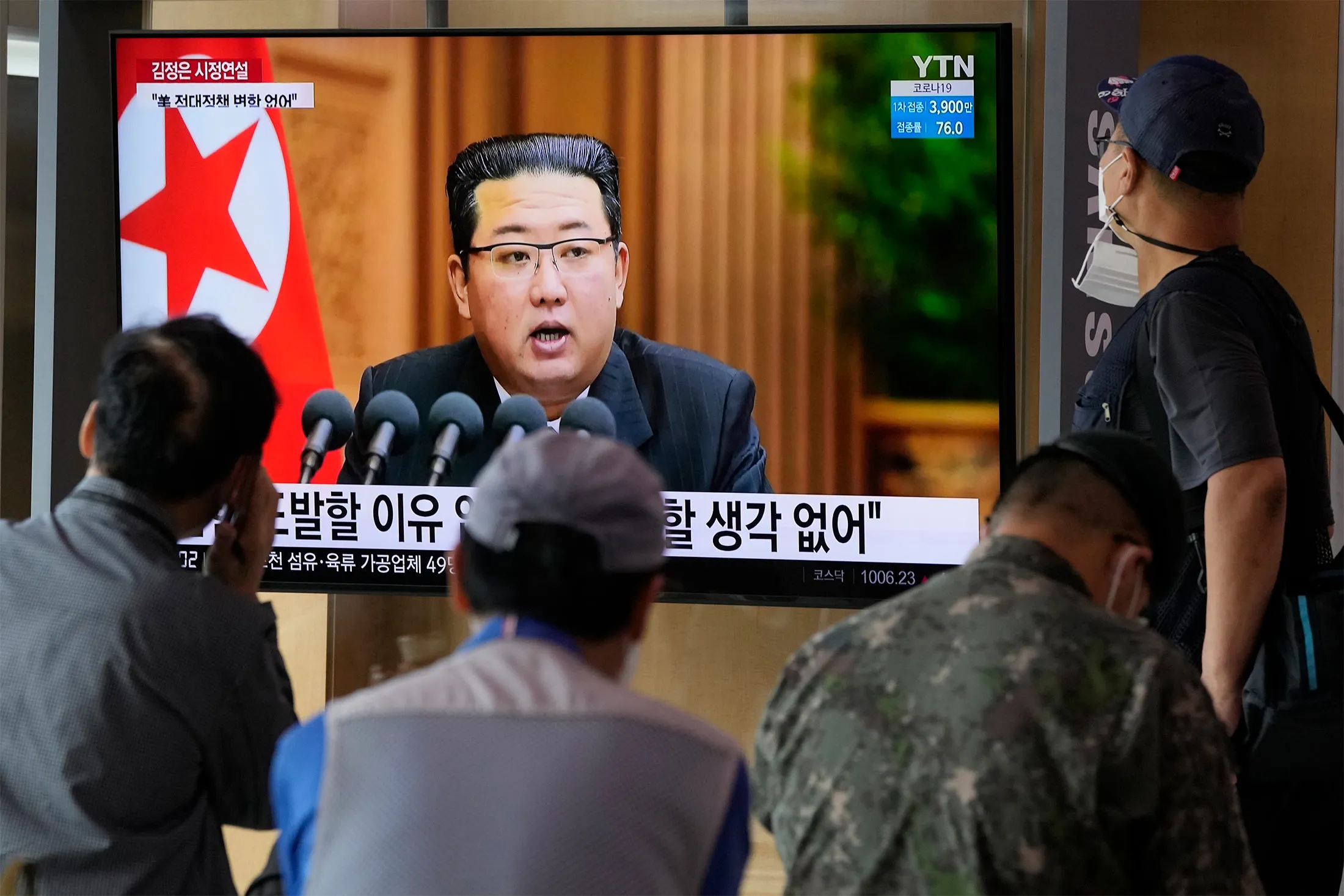 People watch a television news broadcast of Kim Jong Un in Seoul, South Korea, on&nbsp;Sept. 30.