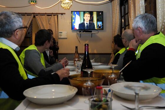 France's Yellow Vests Are Starting to Enjoy the Radical Life
