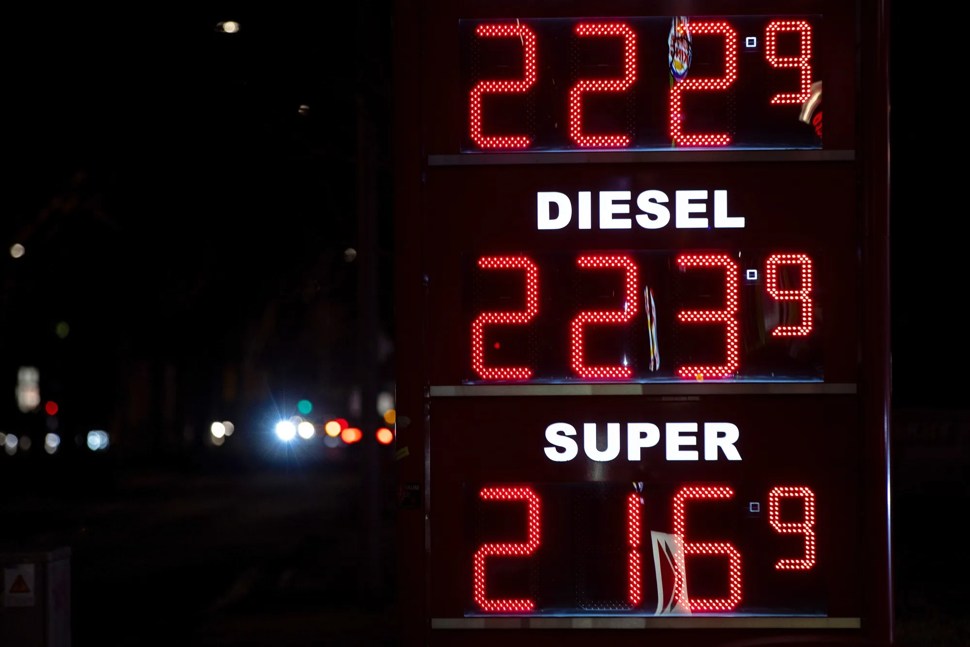 Germany Plans Gasoline Subsidy for Motorists 