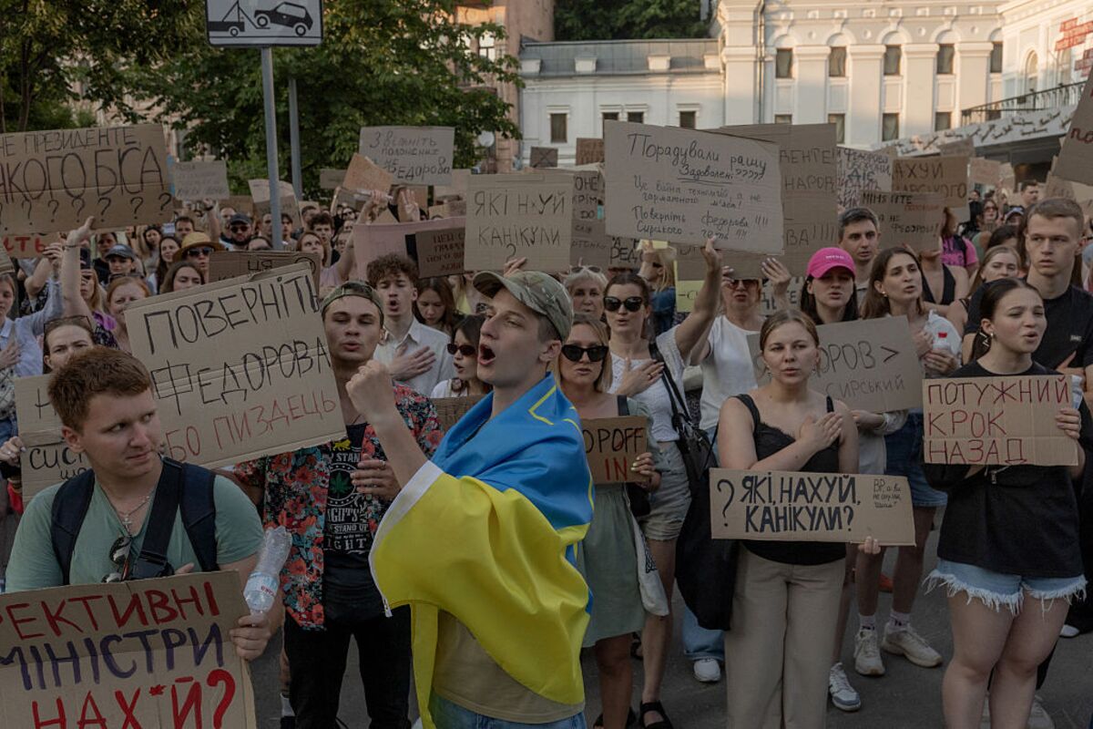 Zelenskyy Weighs Firing Top General Syrskyi