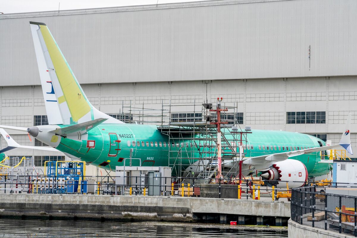 Some Boeing 737 Rudders at Risk of Jamming, NTSB Warns - Bloomberg