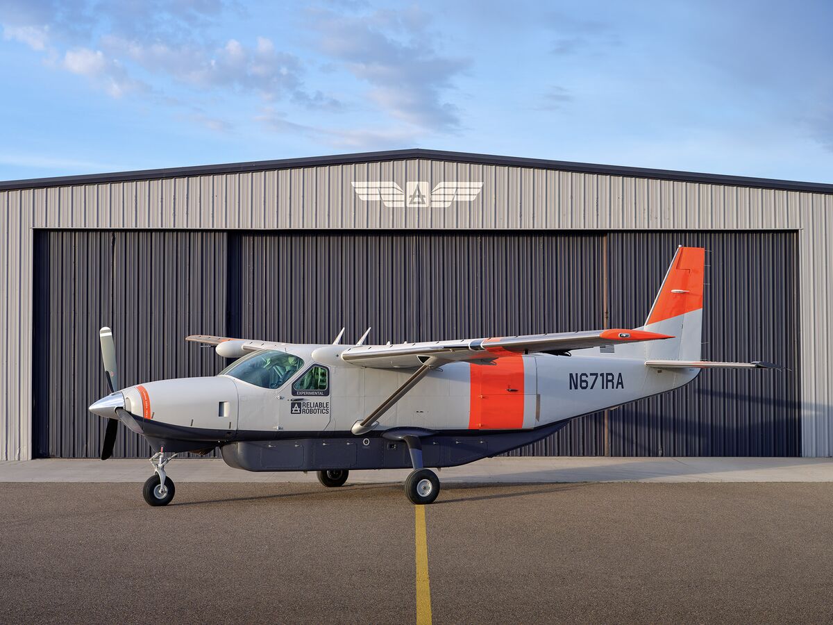 Techmeme: Reliable Robotics, which is developing autonomous aircraft systems for cargo flights, raised $160M led by Nimble Partners, pushing its valuation to ~$1B (Cailley LaPara