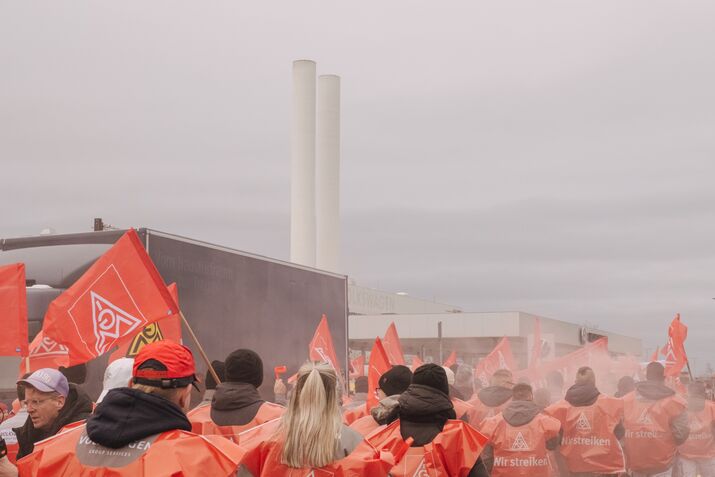 Volkswagen AG Union To Start Walkouts Over Cost-Cutting Plans