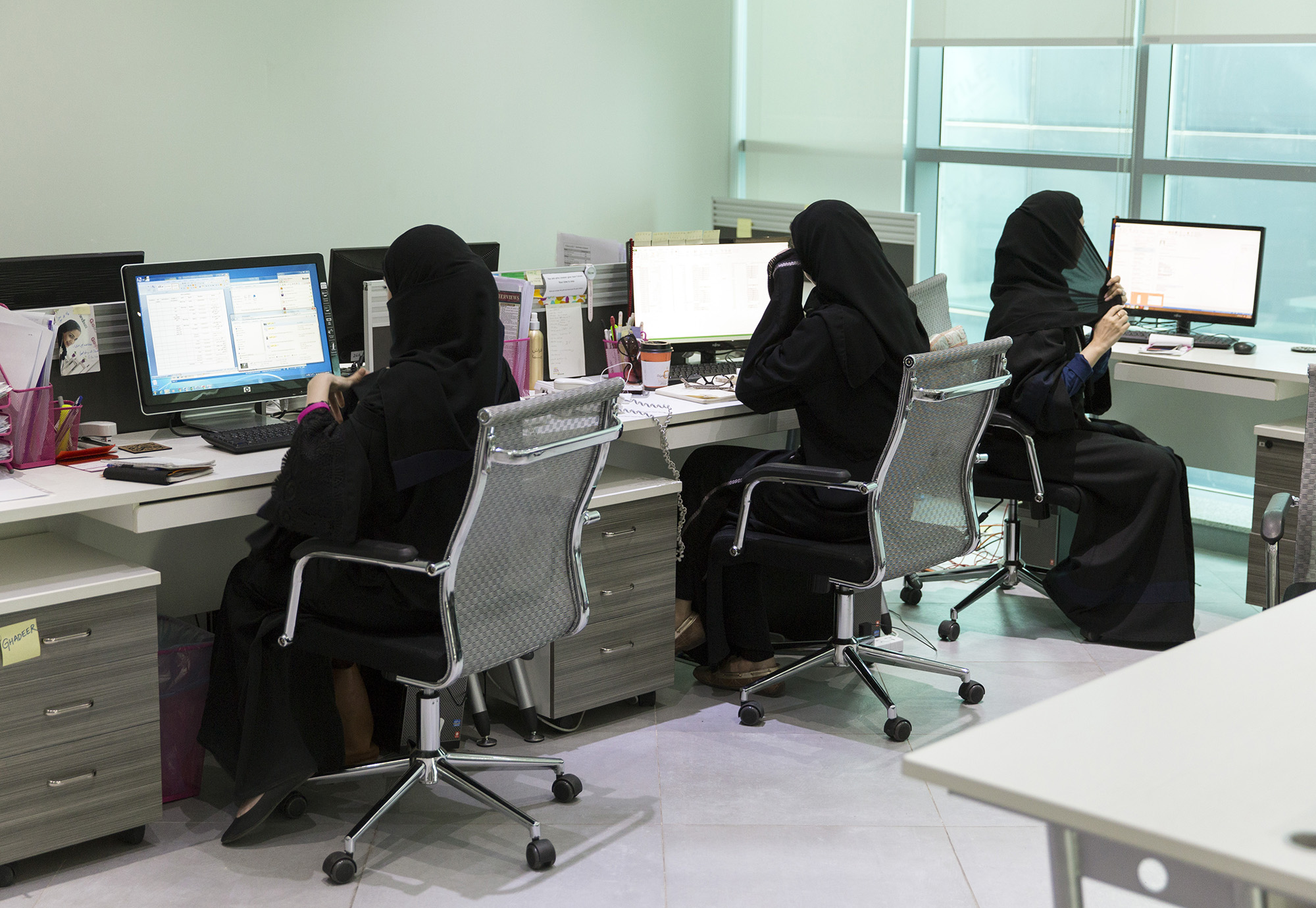 Saudi Arabia 2021: Women at Work Climbing Fast in Conservative. www.bloombe...