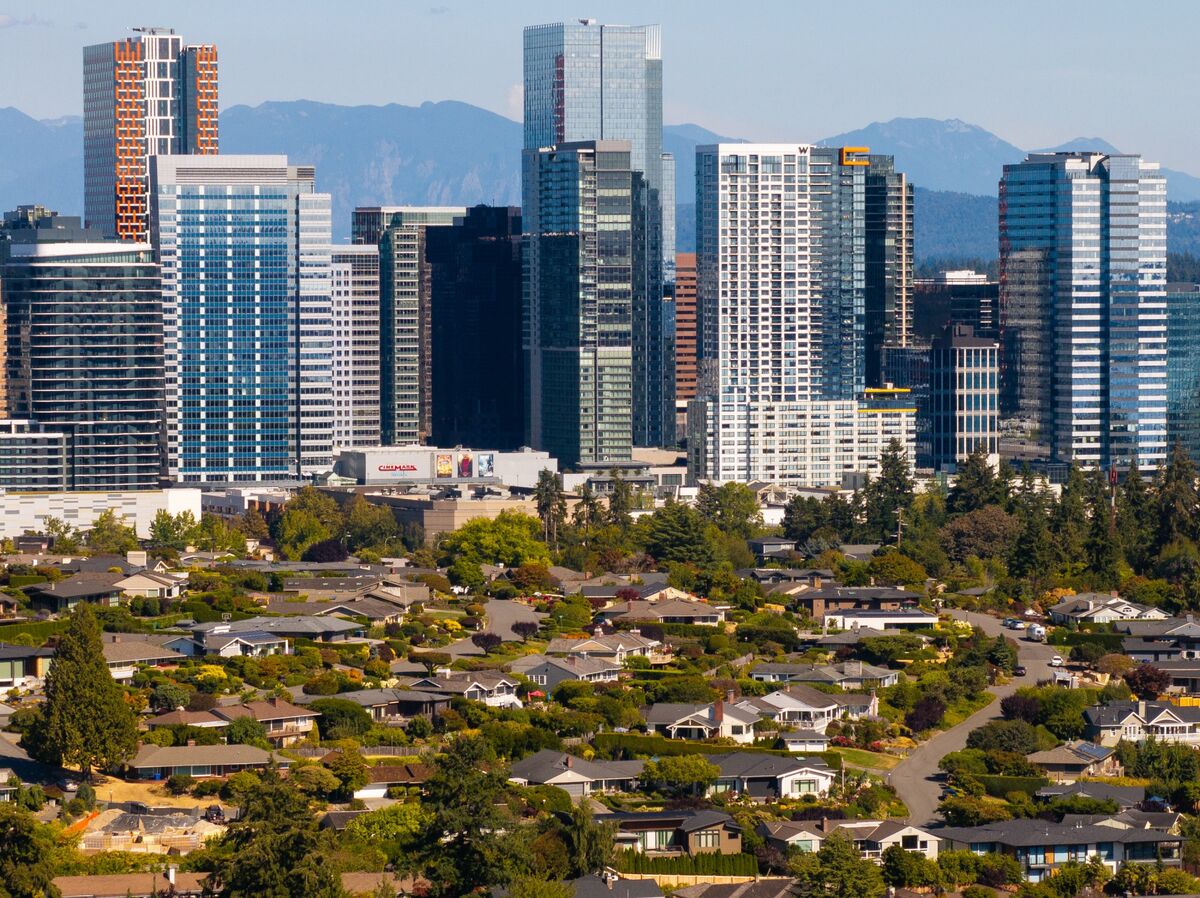 Luxury Homes in Seattle Languish With AI Job Cuts and Taxes Hitting Tech Hub