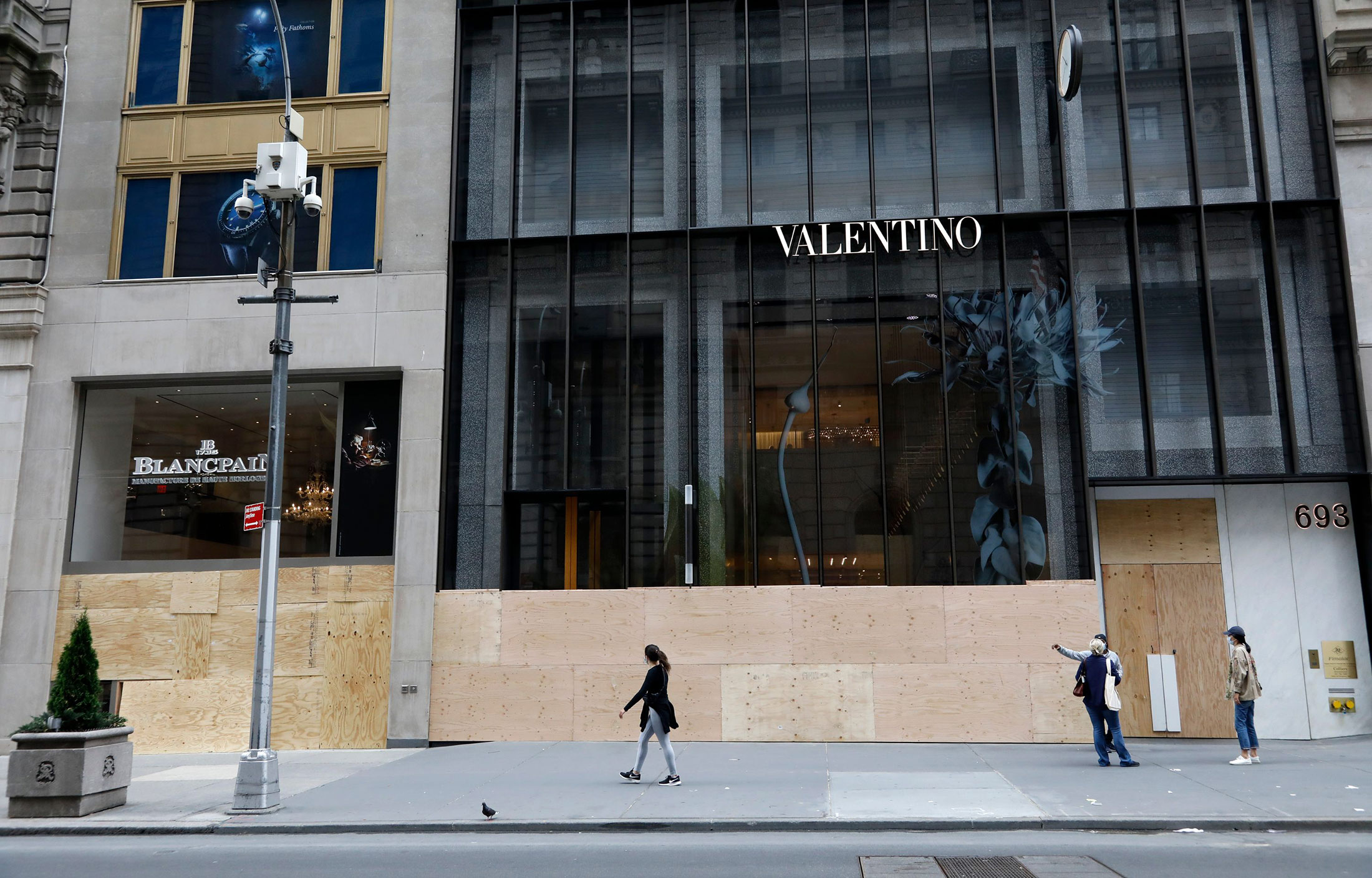 Valentino Sues to End Amid Pandemic Losses - Bloomberg