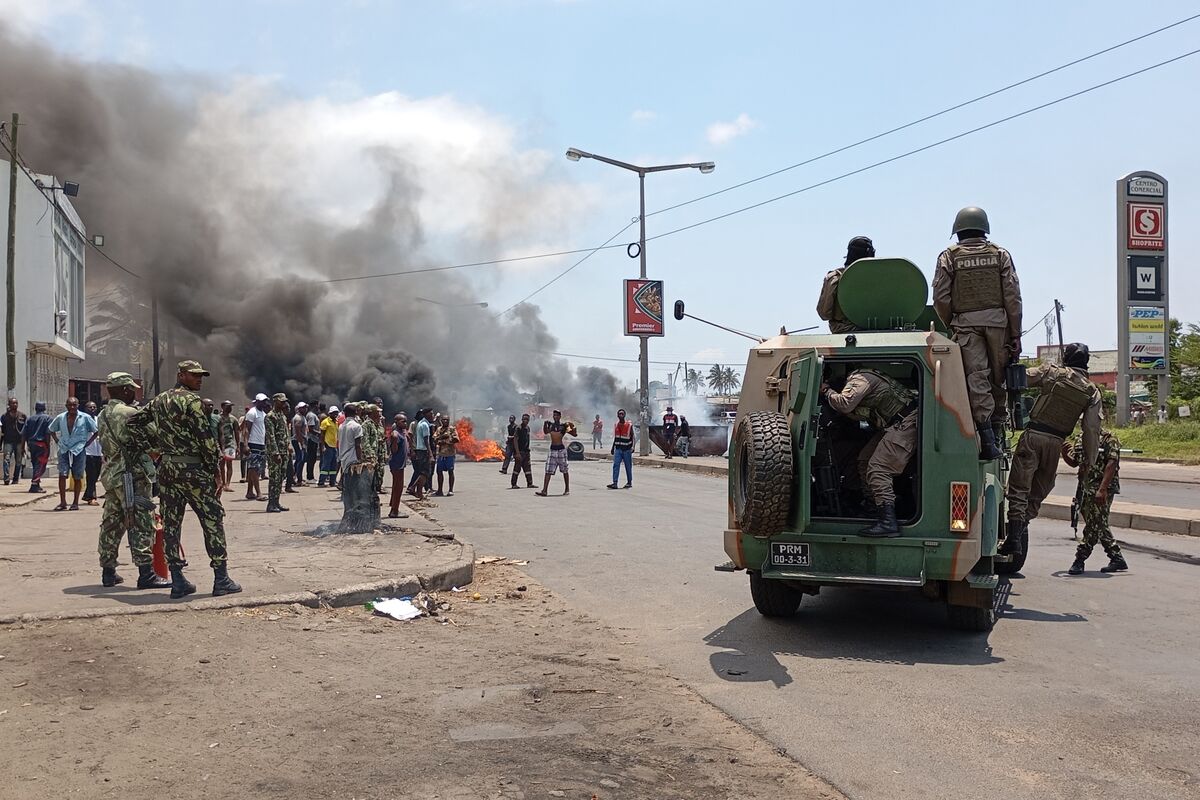 Protests Disrupt Trade and Aluminum Smelter in Mozambique