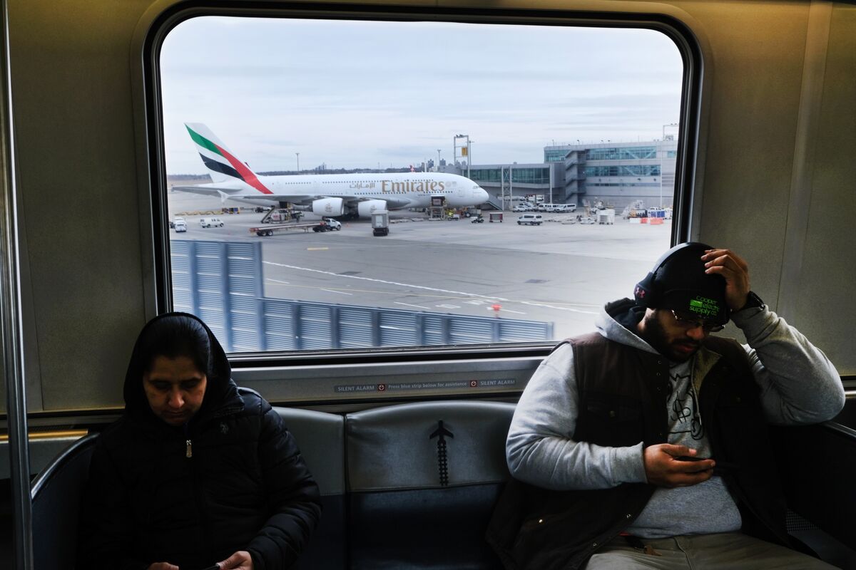 Air Travel's Bid to Go Green Could Get Pricier Thanks to Virus thumbnail
