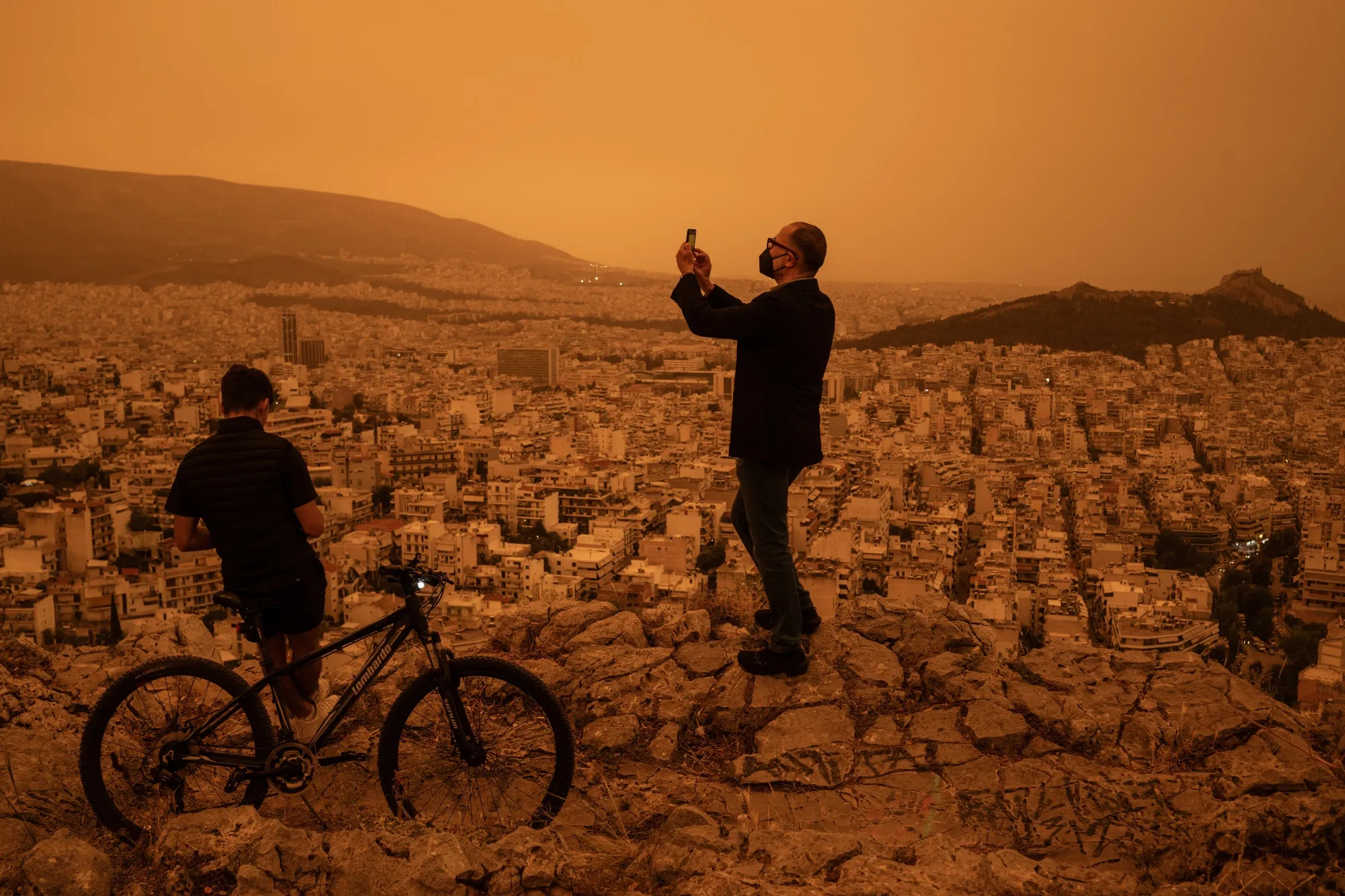 &nbsp;

Southerly winds carry Saharan dust over Athens in April.