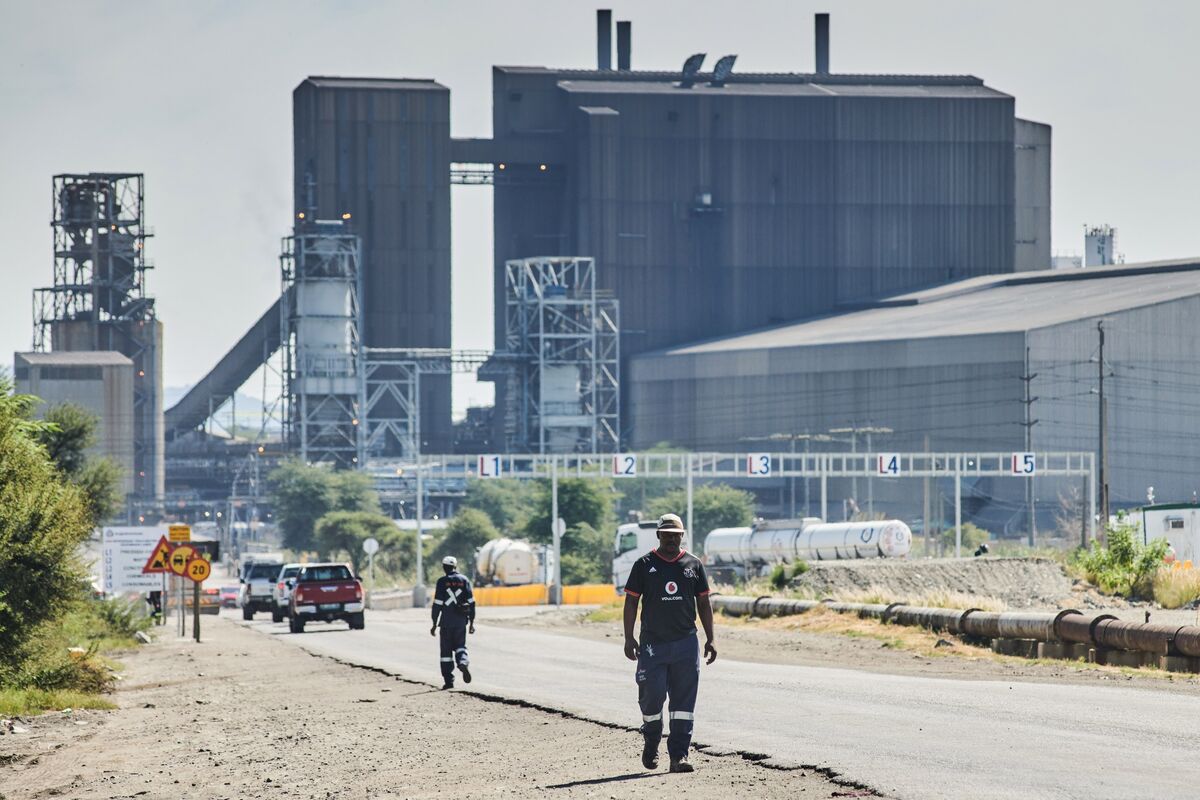 
                            South Africa Commodity Boom Boosts Economy and Markets