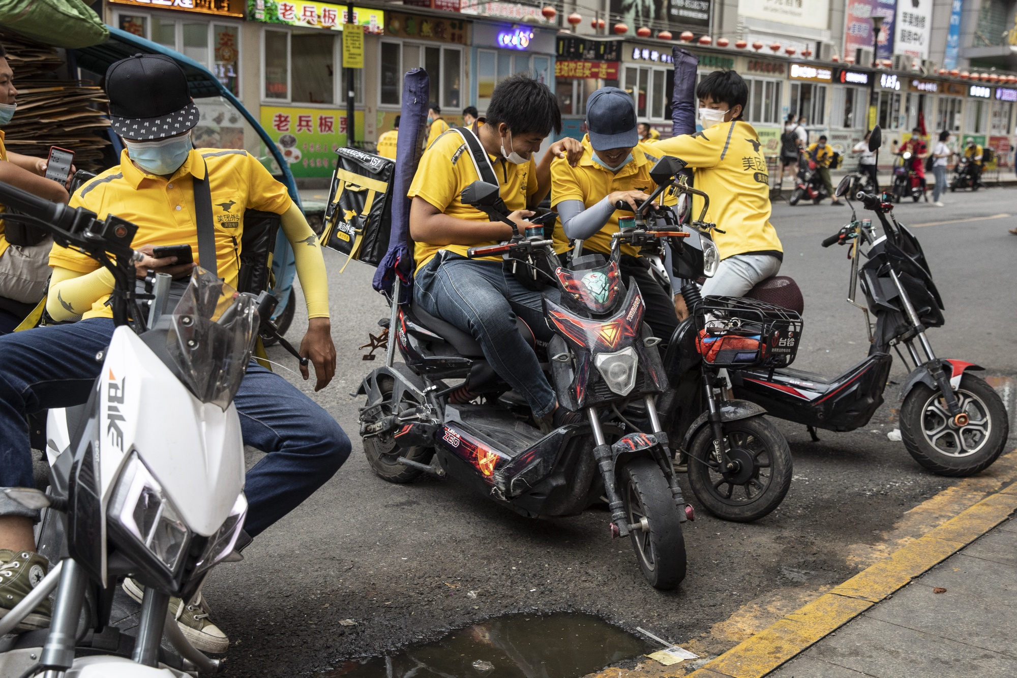 Delivery Giant Meituan Soars Most Since March After Sales Beat Bloomberg