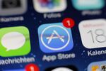 Creative / Feature: App Store-Icon auf einem auf einem iPhone
