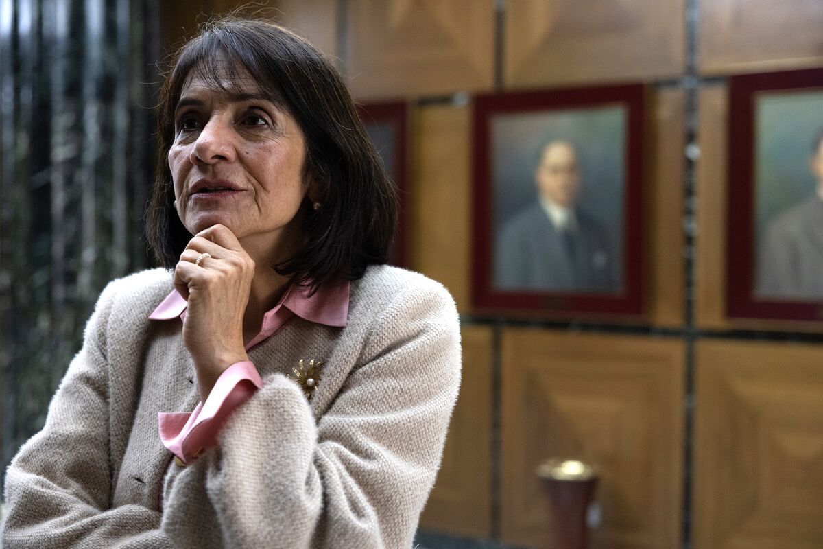 Central Banker Sees Risks for Colombia in Rushing to Cut Rates Too Soon