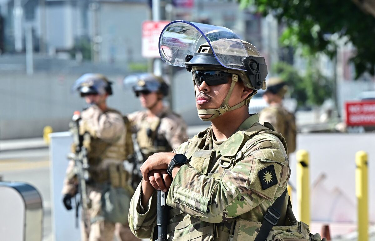 🟪"Trump può continuare a schierare la Guardia Nazionale a Los Angeles durante le proteste, secondo la corte d'appello"