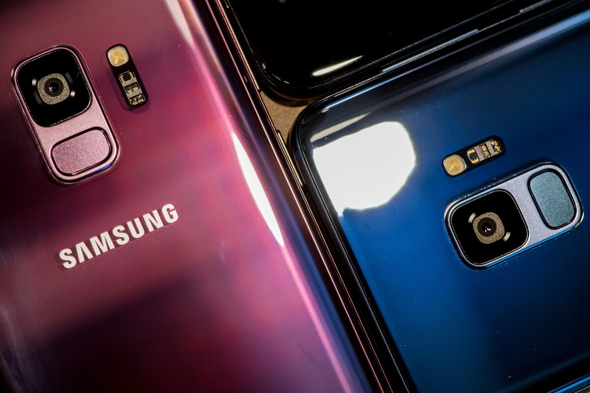 How Samsung's New Galaxy S9 Compares to the iPhone X