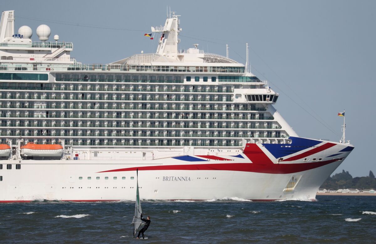 cruise ship crashes into tanker