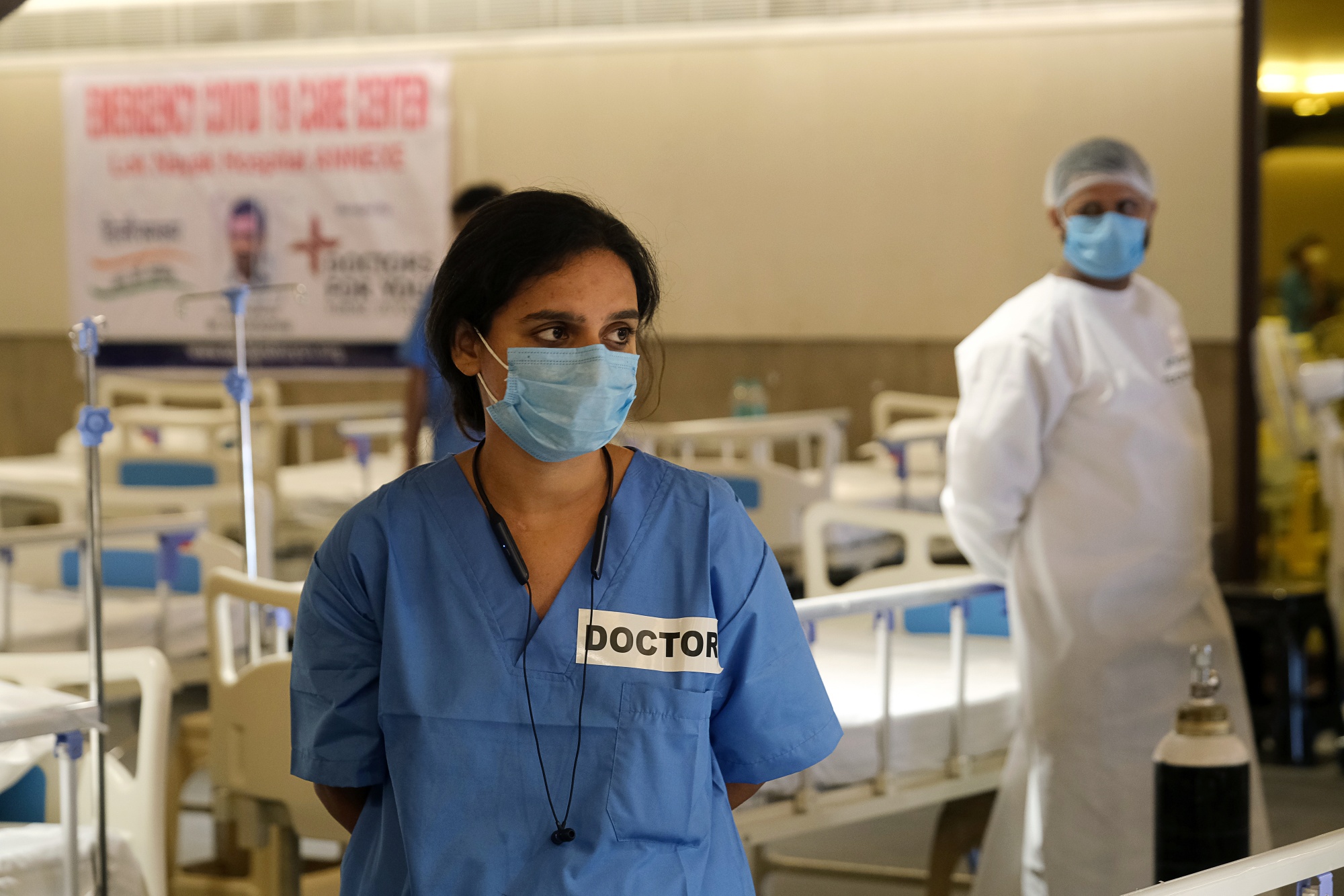 Un médecin dans un centre de soins d'urgence Covid-19 à New Delhi, en Inde. 