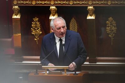 French Government on Verge of Collapse Over Budget