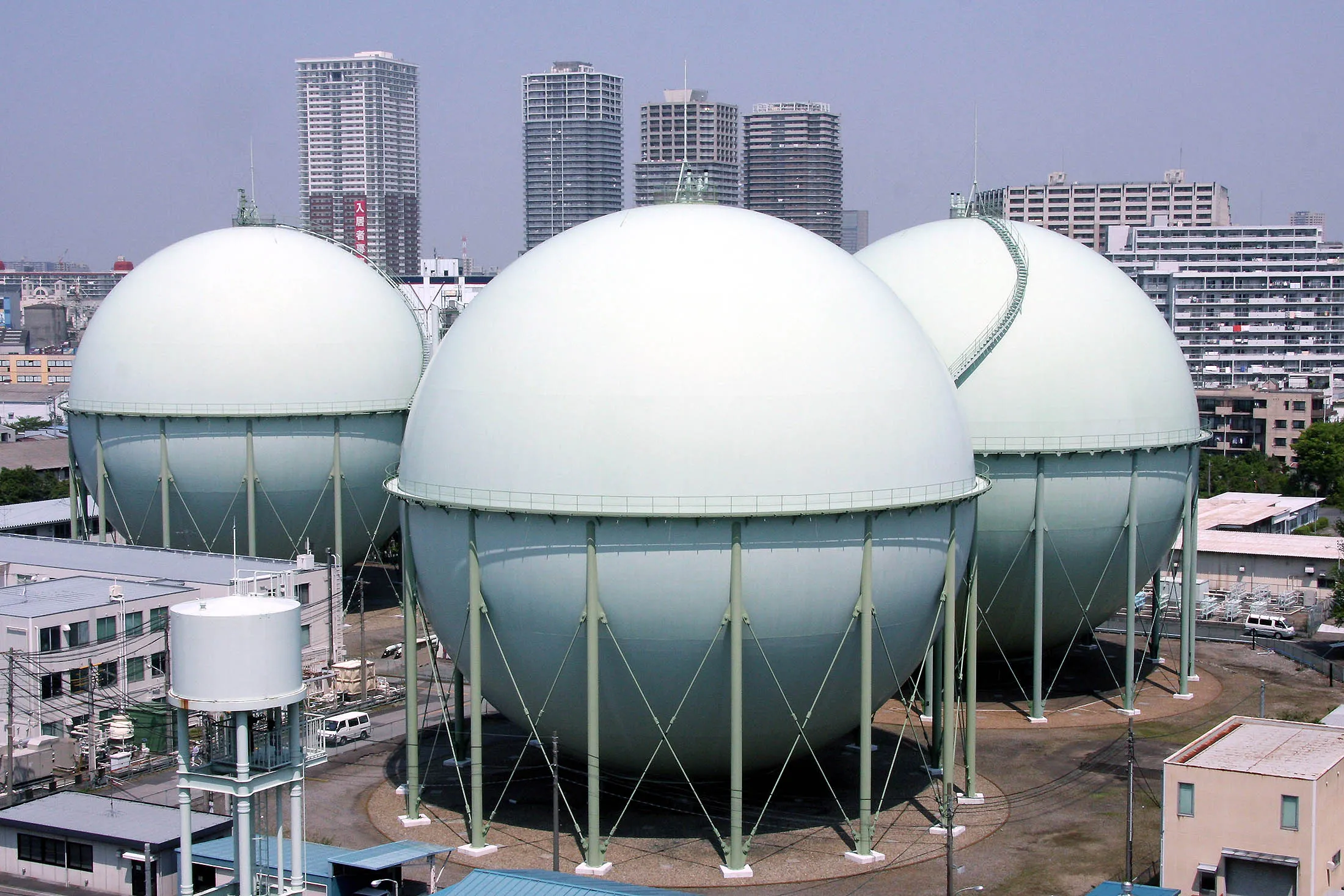 Tokyo Gas Co.'s liquefied natural gas (LNG) tanks stand in Tokyo, Japan.
