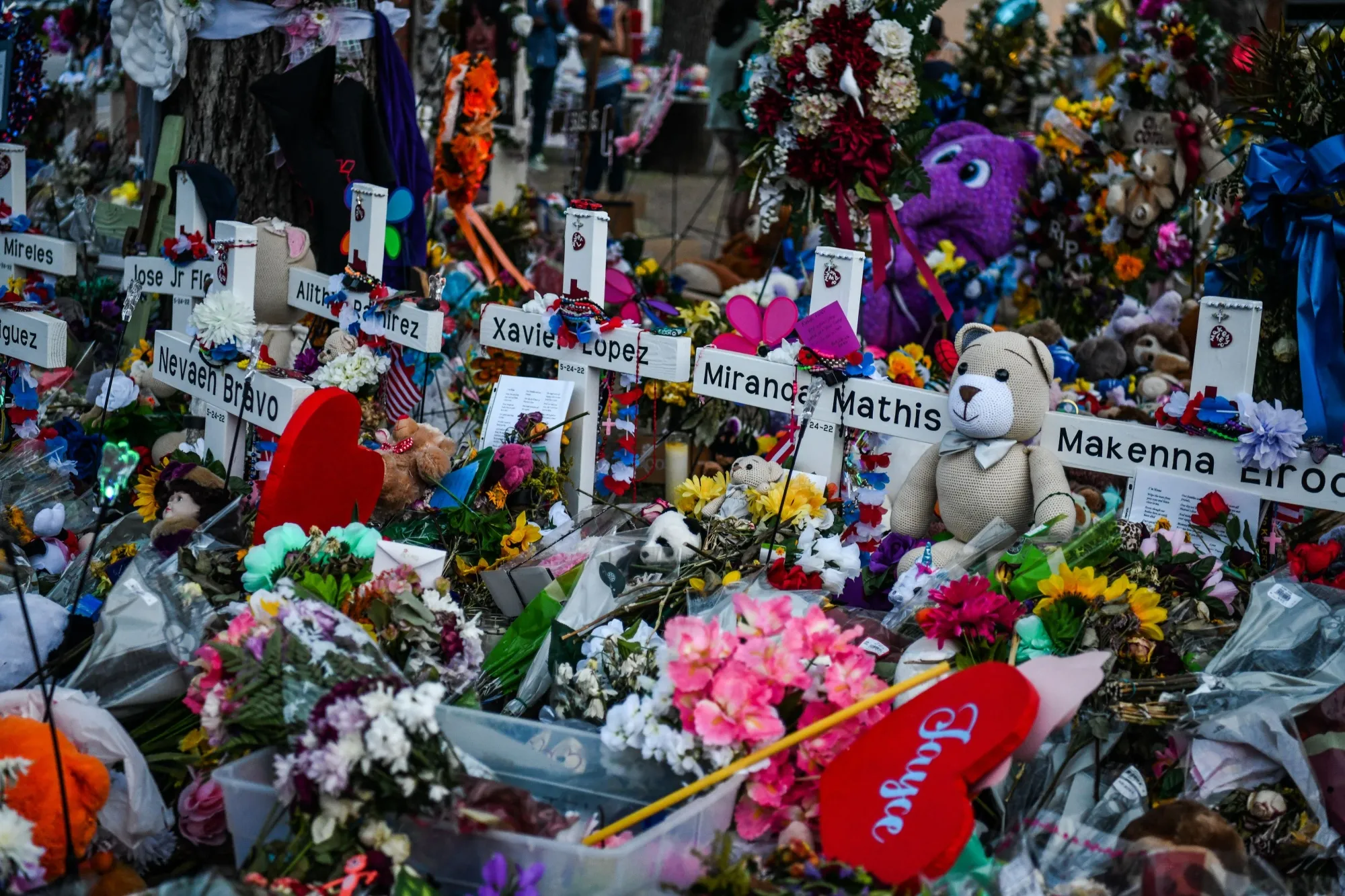 Gun Rip Images Gun Violence Is Gruesome. Maybe the Public Should See. - Bloomberg