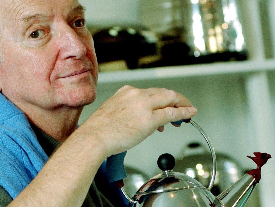 Graves with the famous teakettle he designed for Alessi at his studio in Princeton, New Jersey, in 2003. 