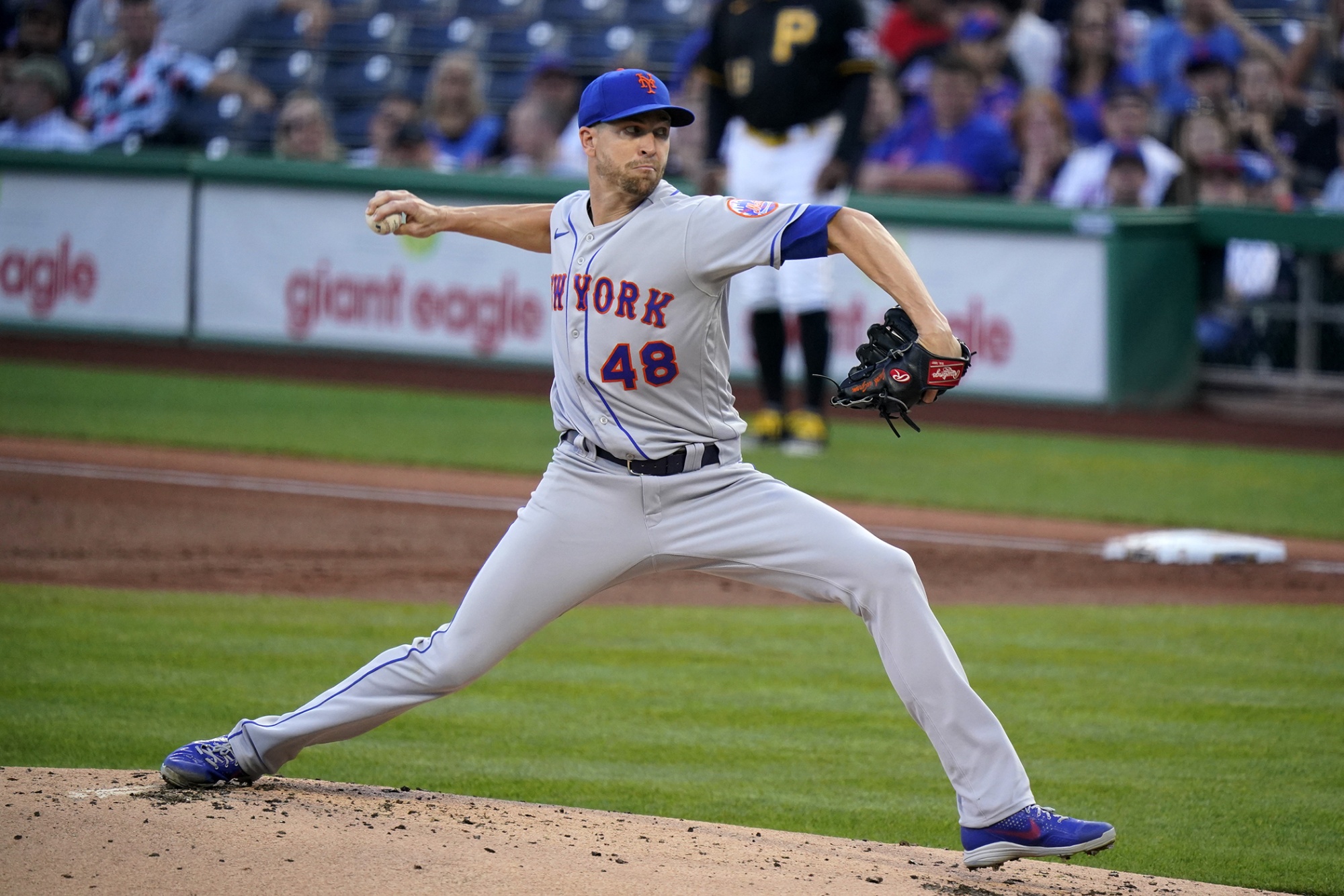 Jacob deGrom: Mets ace's Cy Young award damaged in shipping
