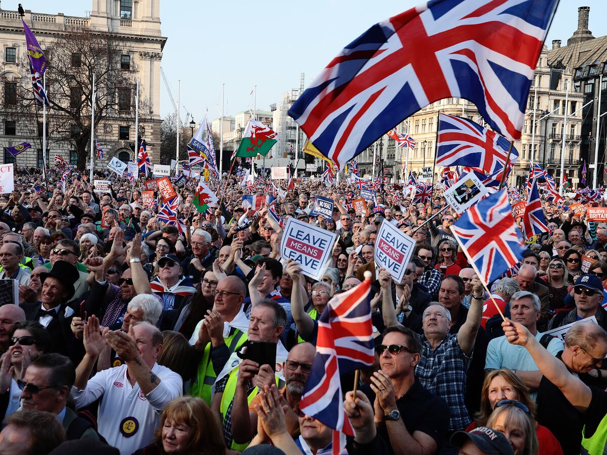 EU Said to See No-Deal Brexit More Likely Than Long Delay ...