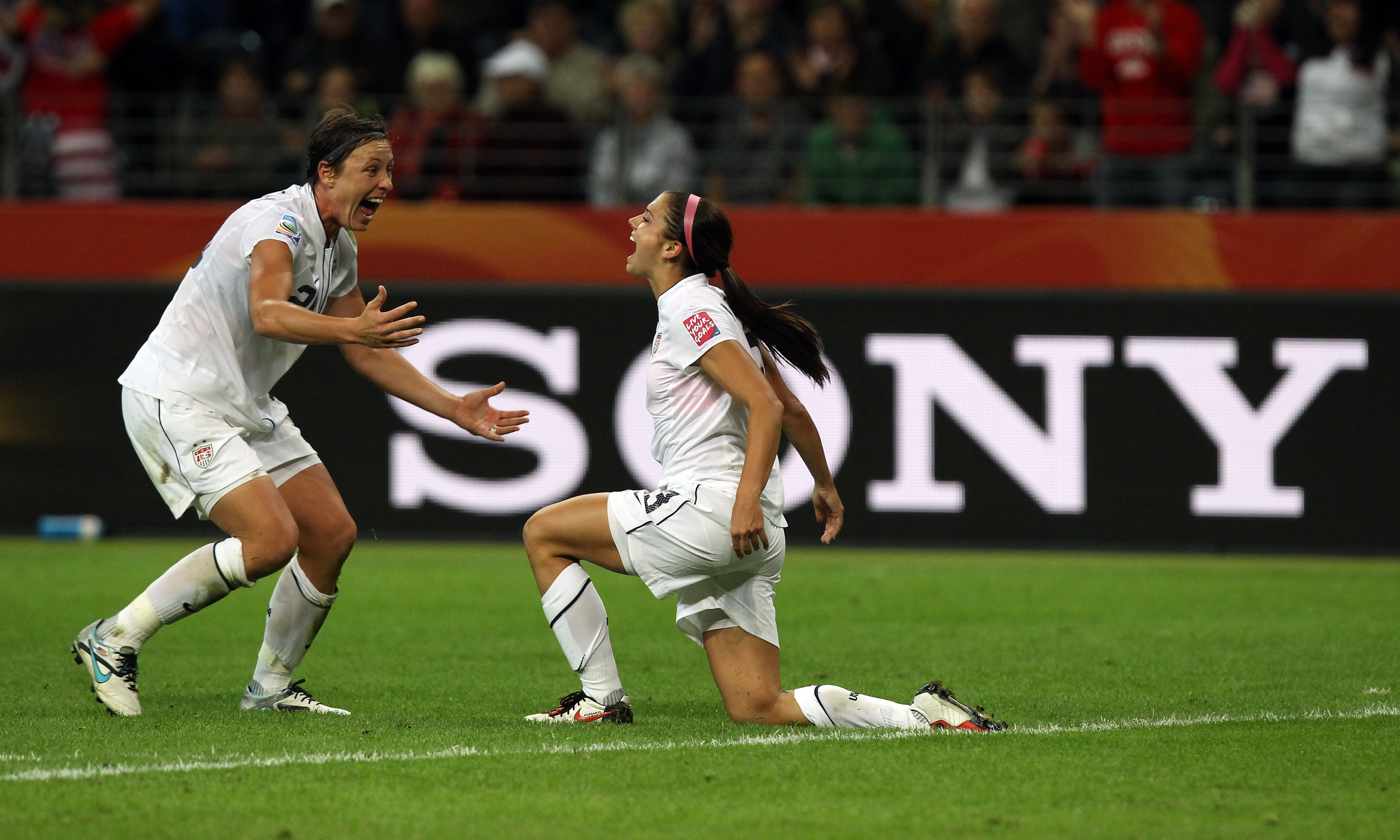 US Soccer equalizes pay in milestone with women, men